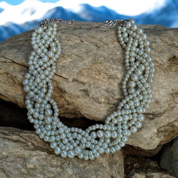 Pearl Necklace that "Makes a Statement" - Picture 7 of 7